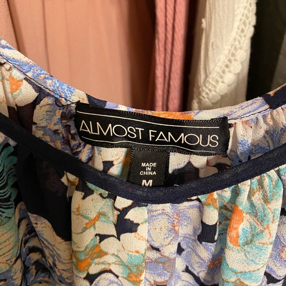 long sleeve cute top! - Picture 4 of 4